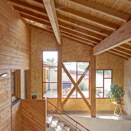 Authentique Avec Terrasses Spacieuses - Fr-1-496-327 Verrieres-en-Forez