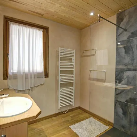 Authentique Avec Terrasses Spacieuses - Fr-1-496-327