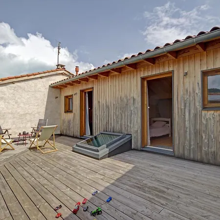 Authentique Avec Terrasses Spacieuses - Fr-1-496-327 * Verrieres-en-Forez