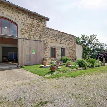 Authentique Avec Terrasses Spacieuses - Fr-1-496-327 Verrieres-en-Forez