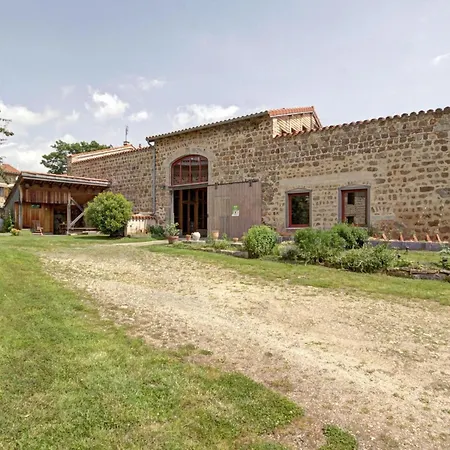 Authentique Avec Terrasses Spacieuses - Fr-1-496-327 Verrieres-en-Forez